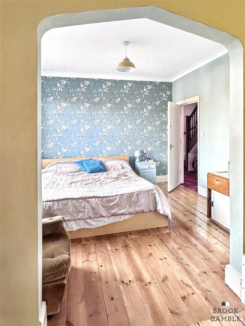 7 Bedroom House - Semi-Detached. Milton Road in Eastbourne, East Sussex 16